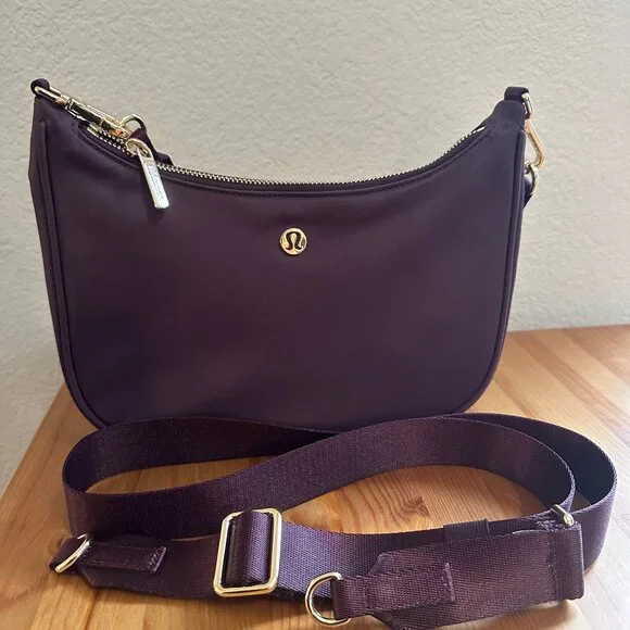 Lululemon City Essentials Small Shoulder Bag 3L Black Plum - Picture 5 of 6